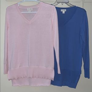 Women’s V Neck sweaters size small